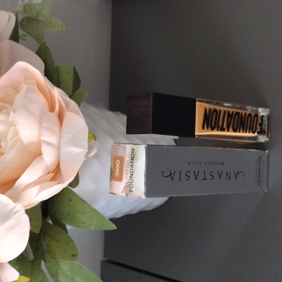 Anastasia Beverly Hills Luminous Foundation - Picture 2 of 5